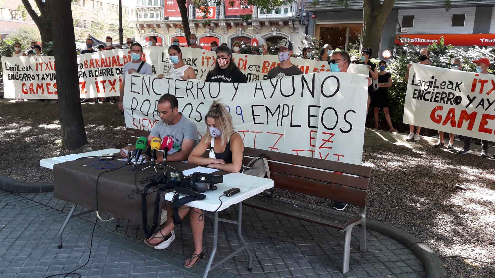 Rueda de prensa de los trabajadores de Gamesa en Aoiz, en una imagen de archivo / EP