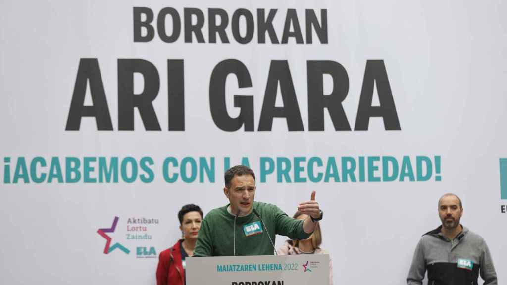 El secretario general de ELA, Mitxel Lakuntza, durante su intervencin en Bilbao con motivo del 1 de Mayo / Luis Tejido (EFE)