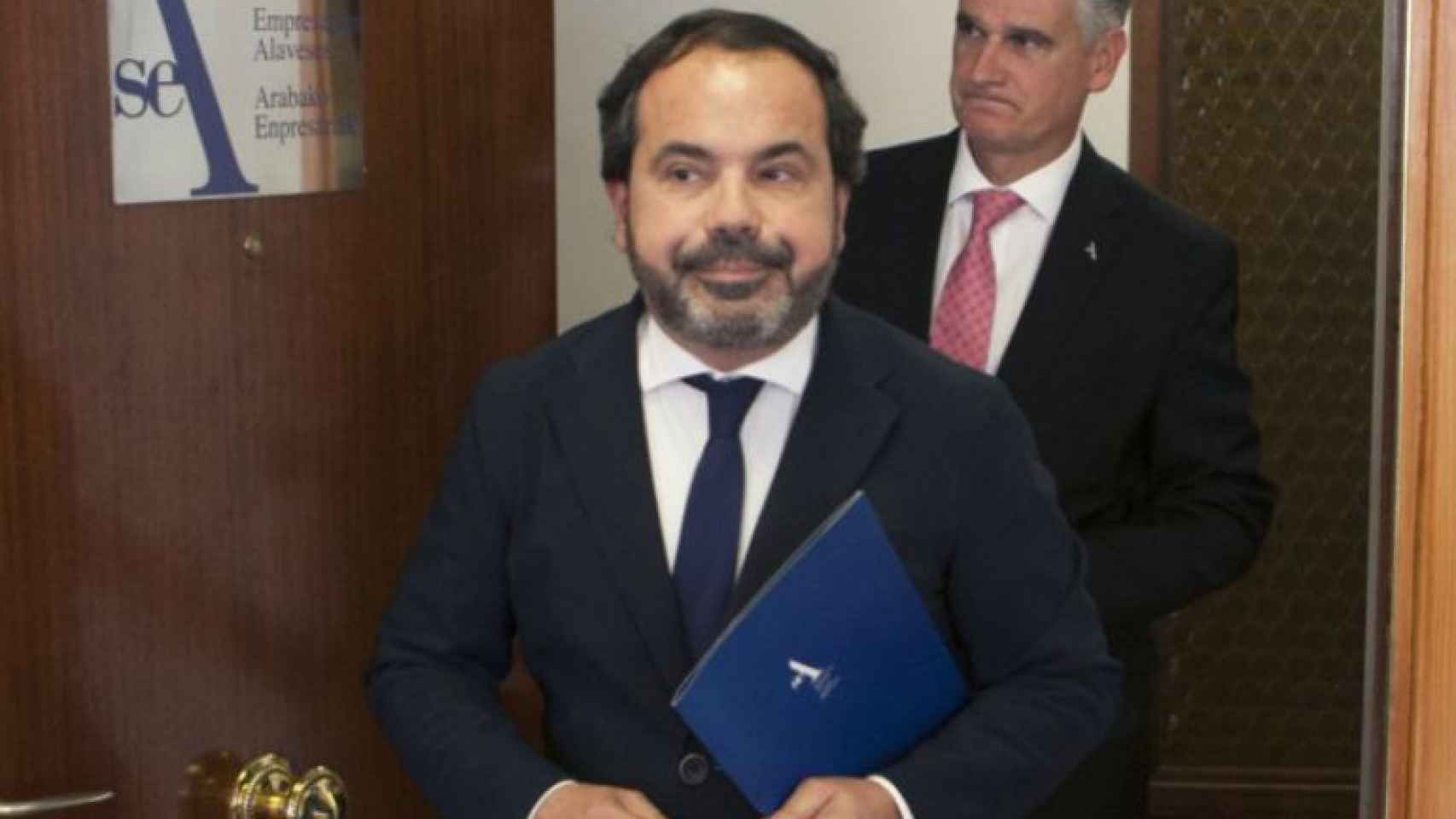 El presidente de SEA Empresas de lava, Pascal Gmez, acompaado del Director General de la entidad, Juan Ugarte. / SEA