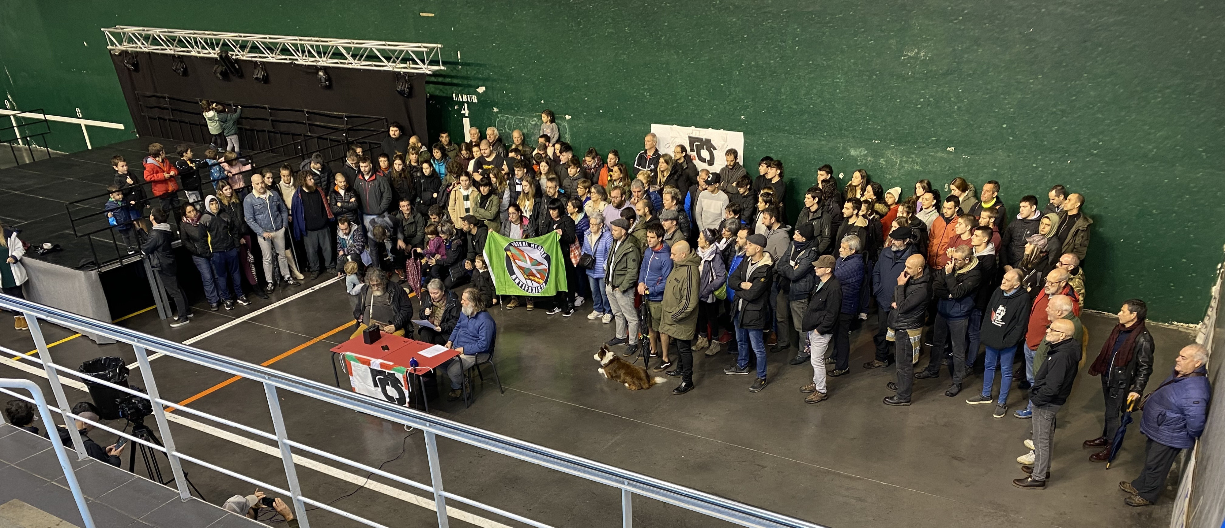 Acto del pasado sábado en el frontón de Berango. / Twitter