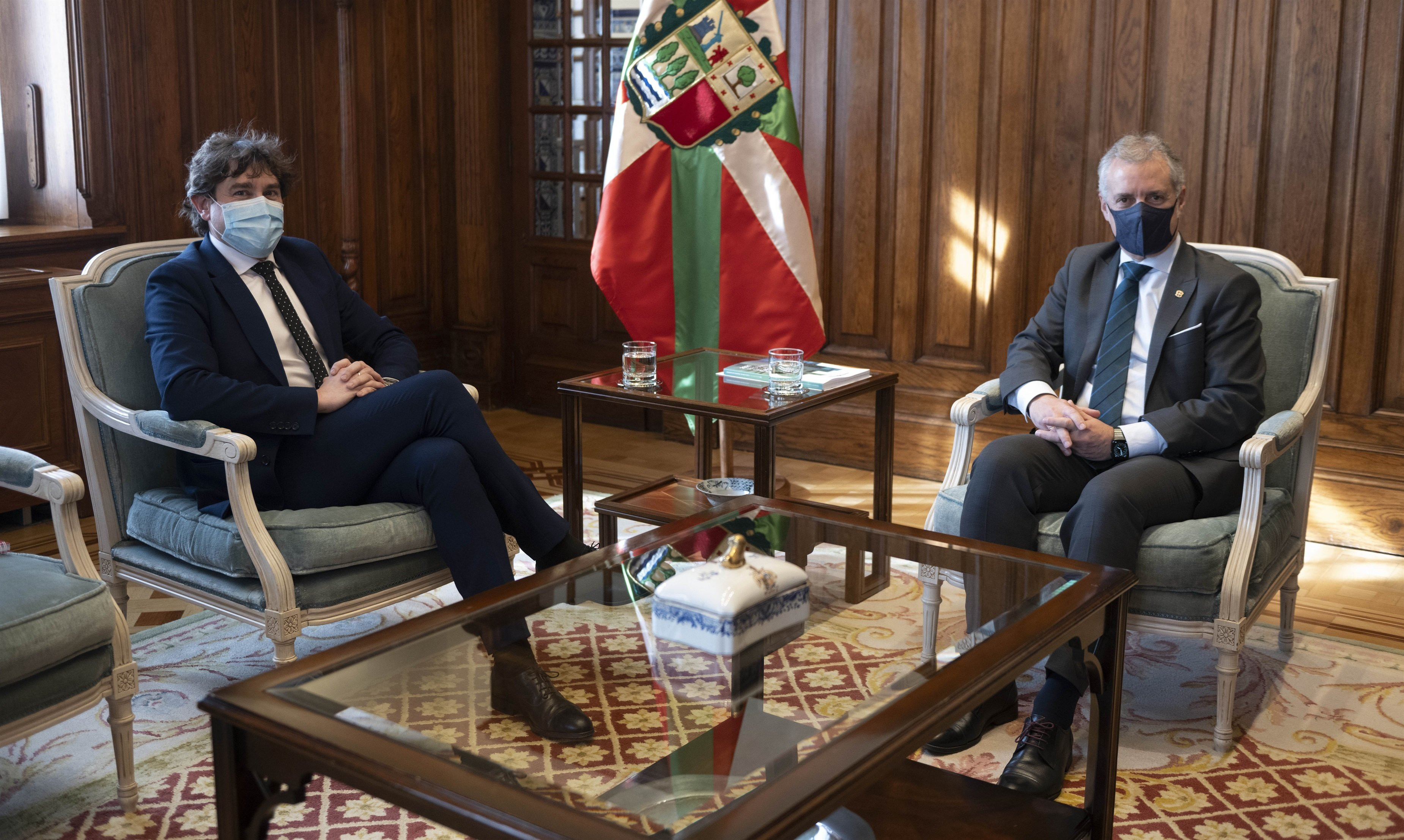 El secretario general del PSE, Eneko Andueza, y el lehendakari Urkullu en Ajuria Enea./ EP