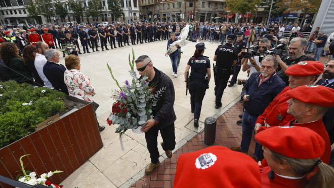 Homenaje al ertzaina Txema Aguirre, asesinado por ETA. / EFE