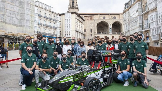 Presentación del coche del equipo Formula Studen Vitoria. / UPV/EHU