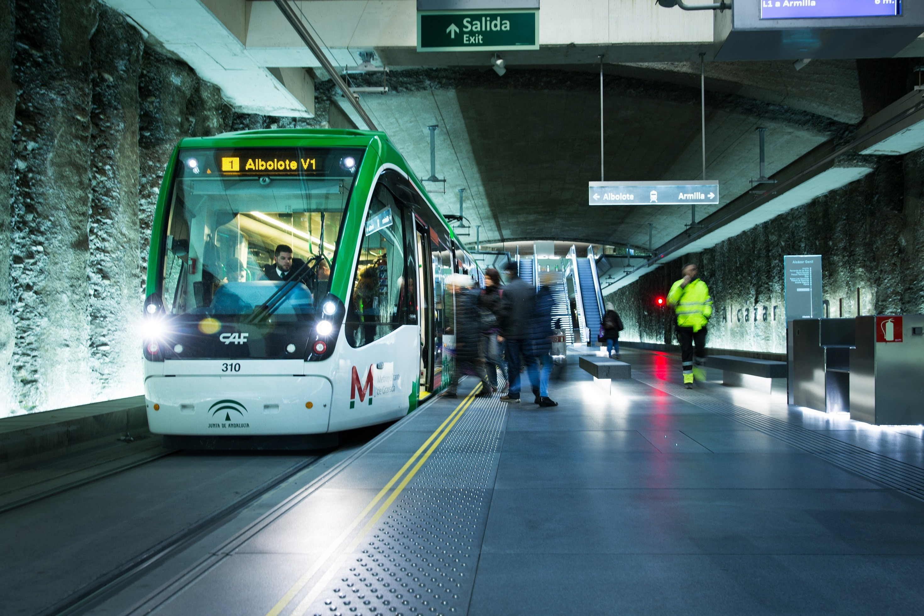 Un vagón de CAF en el metro de Granada. / EP