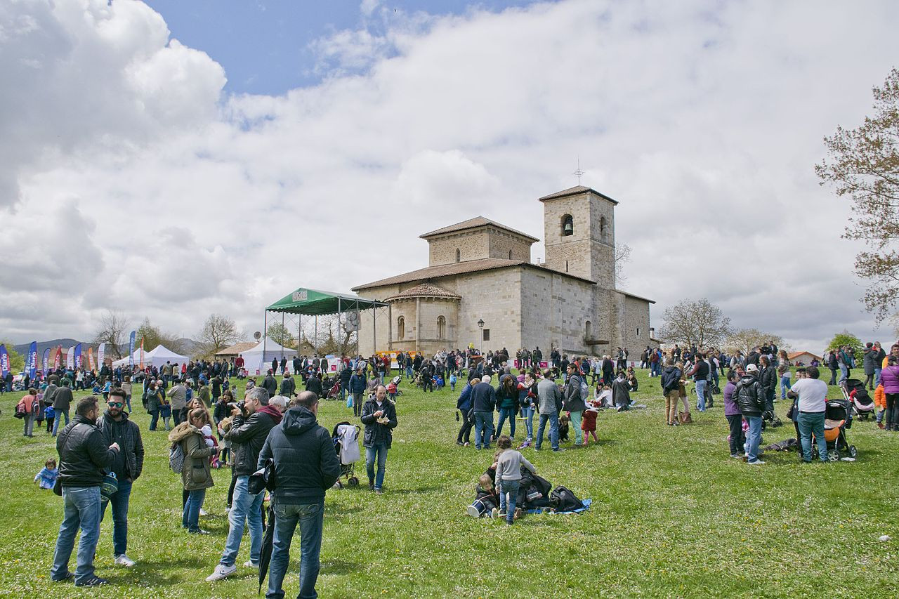 Campas de Armentia el día de San Prudencio. / Destinoseuskadi.com