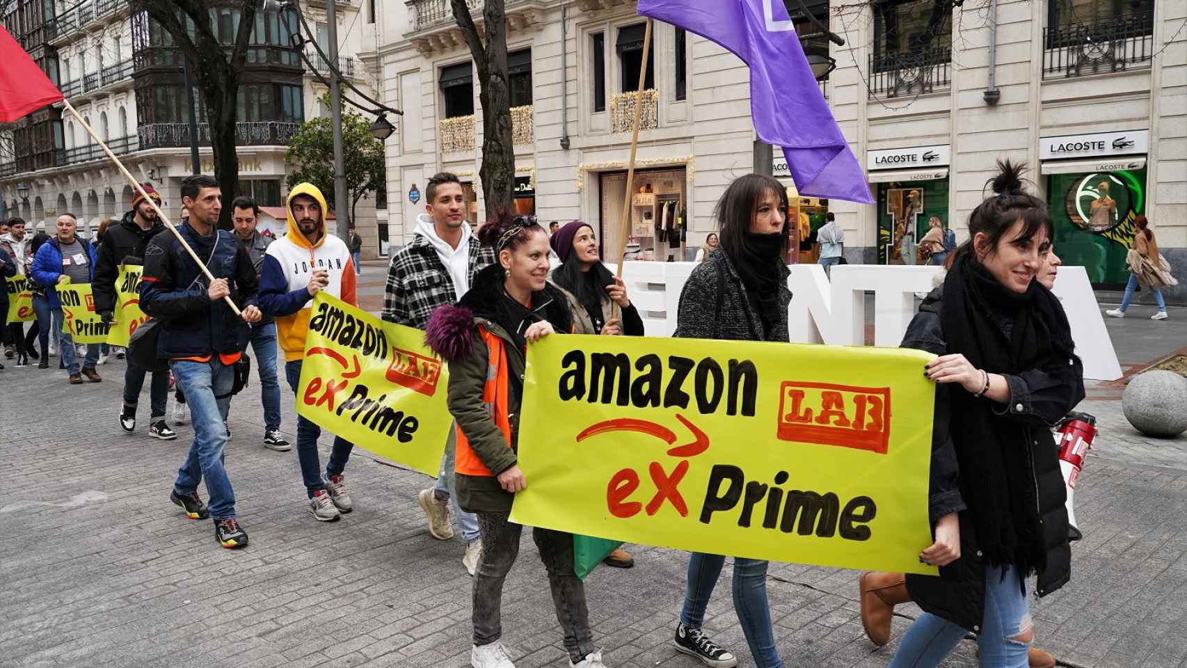 La plantilla de Amazon Trapagaran en la movilizacin de este jueves en Bilbao. / EP