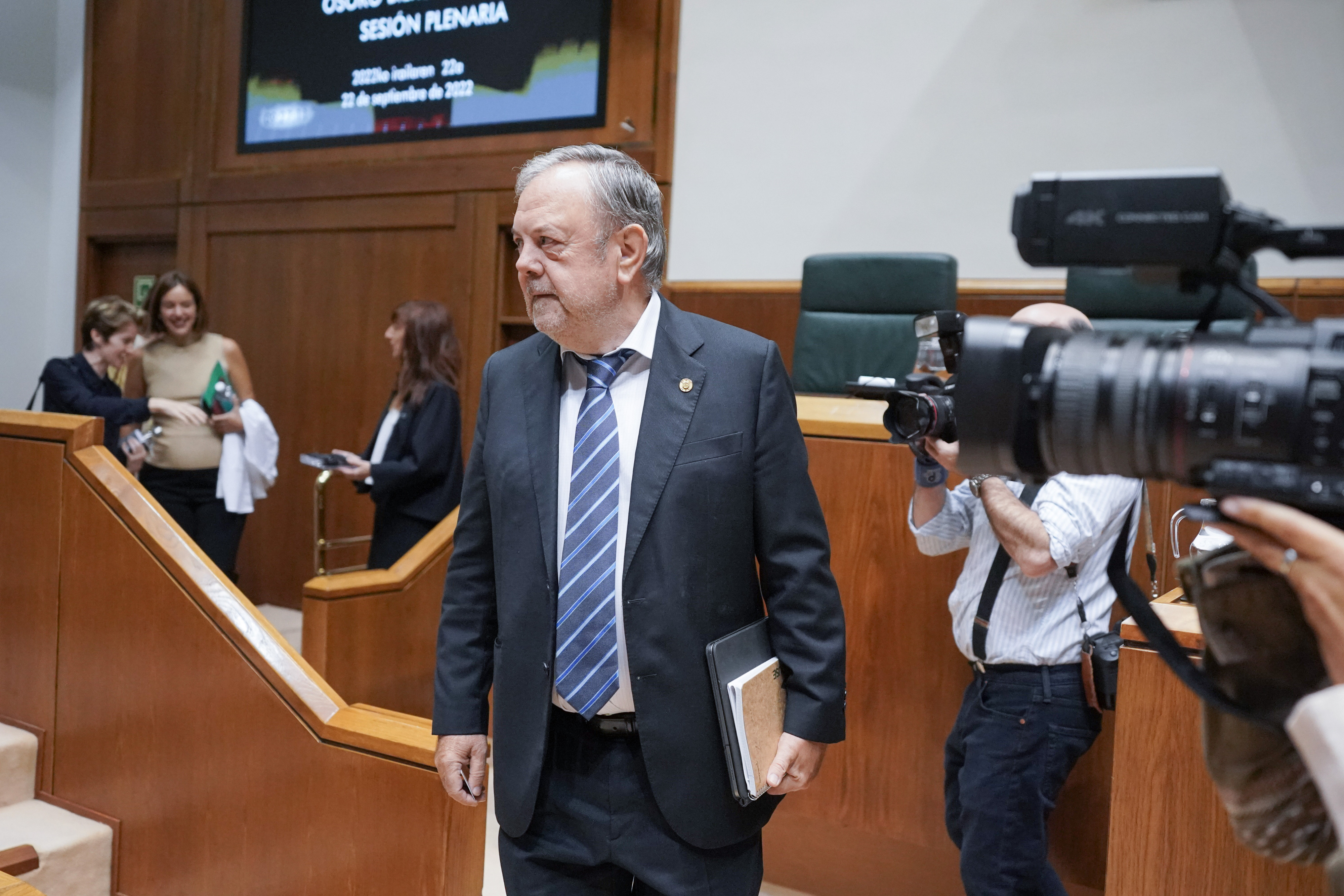 El consejero de Hacienda, Pedro Azpiazu, durante una sesión del Parlamento Vasco / Europa Press