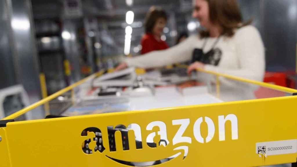 Un centro logstico de Amazon. / Efe