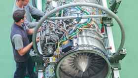 Trabajadores con una turbina de ITP Aero. / CV
