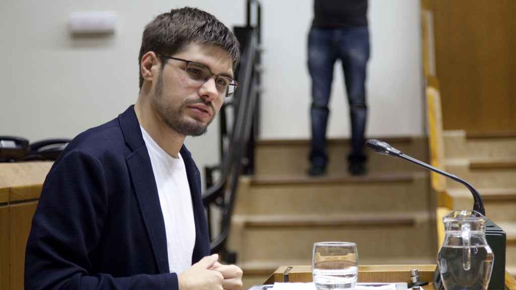 Lander Martnez en el Parlamento vasco durante su etapa como secretario general de Podemos Euskadi / Europa Press