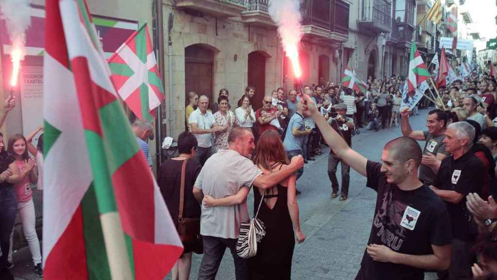 Recibimiento pblico al etarra Xabier Ugarte en verano de 2019 en Oate. / EFE