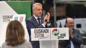 Iigo Urkullu y Andoni Ortuzar en un acto electoral. / EFE