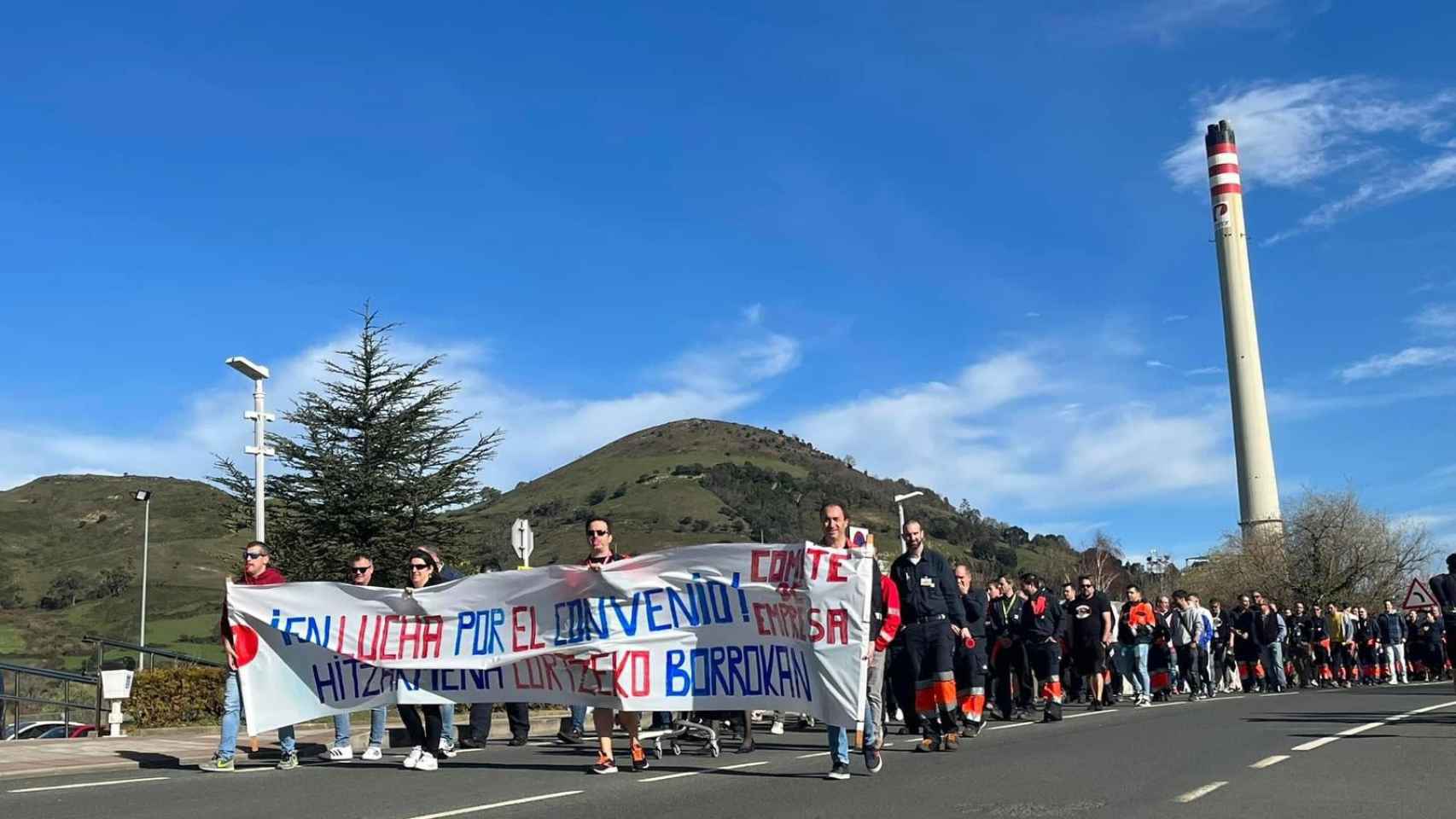 Miembros de la plantilla de Petronor en la concentracin