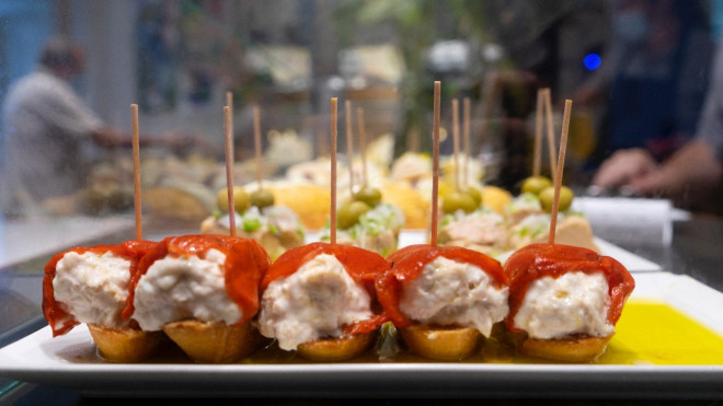 Pintxos en la barra de El Tamboril / Tambo Donosti