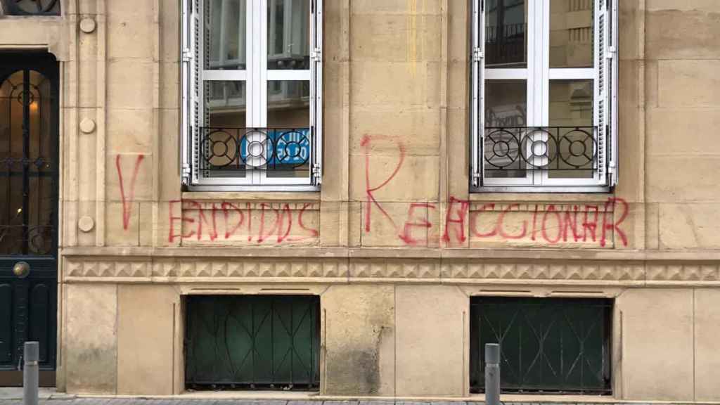 Pintadas en la sede del PSE de Donosti. / Twitter