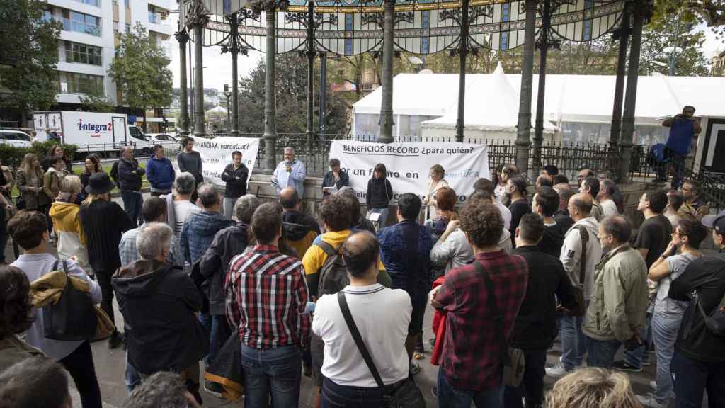 Concentracin en el Boulevard donostiarra durante la primera jornada de huelga en Ibermtica / Javier Etxezarreta (EFE)