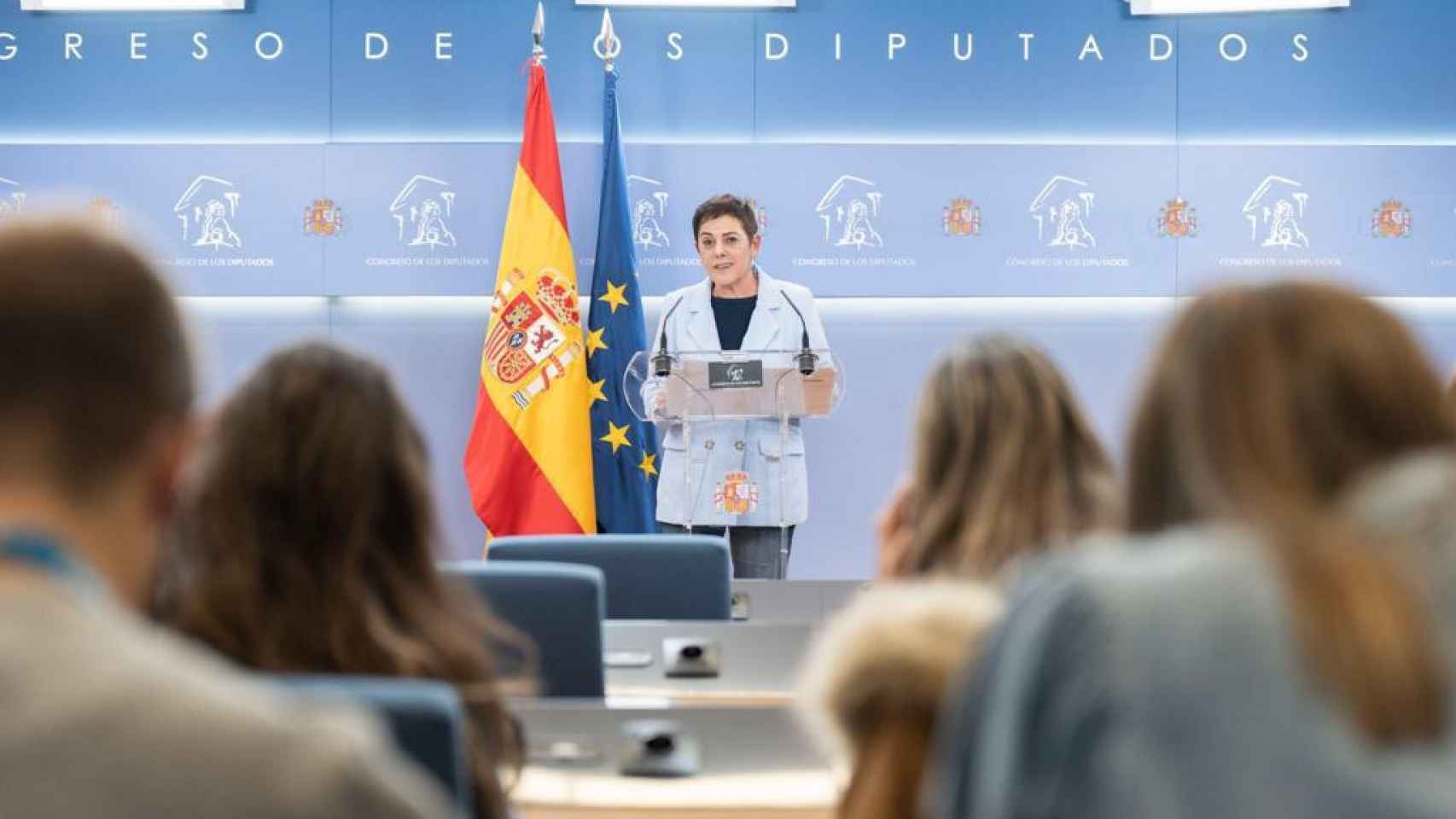 Mertxe Aizpurua en la sala de prensa del Congreso. / Bildu