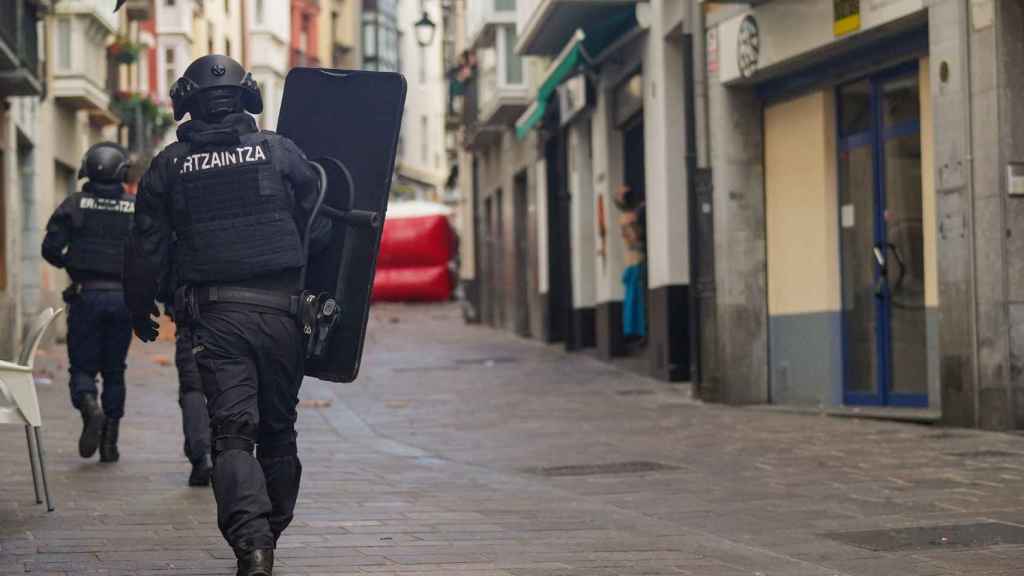 Agentes de la Ertzaintza en Vitoria / Europa Press