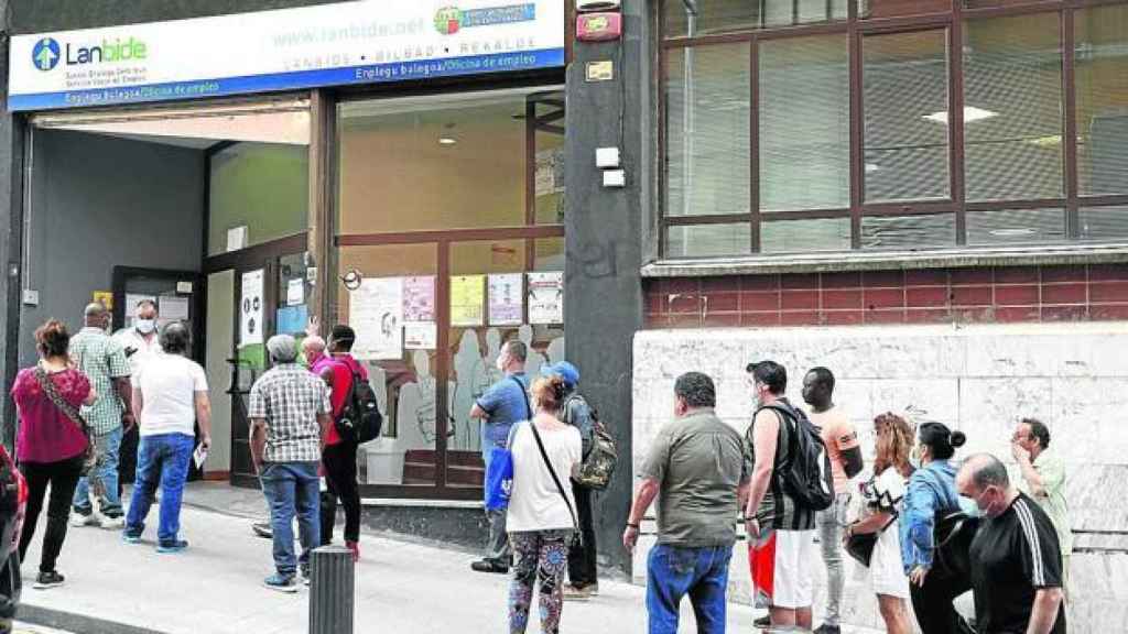 Oficina de Lanbide en Bilbao / EFE