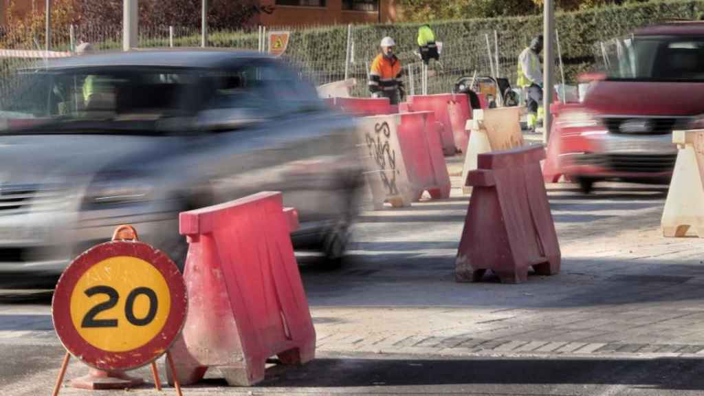 Trfico de vehculos en un tramo en obras / EP