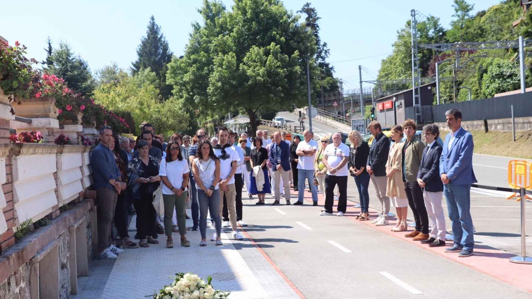 El Ayuntamiento de San Sebastin coloca dos placas en memoria de Jos ngel Santos y Josu Leonet, asesinados por ETA. / EP