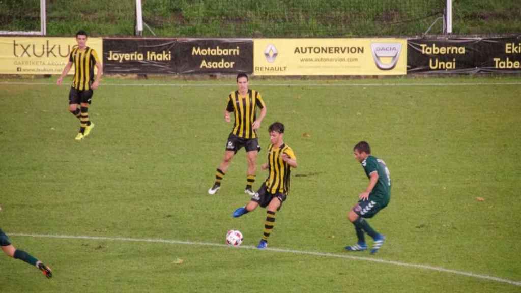 Imagen de archivo de un lance de un partido de Divisin de Honor disputado en el campo de Fadura, en Getxo. CD GETXO