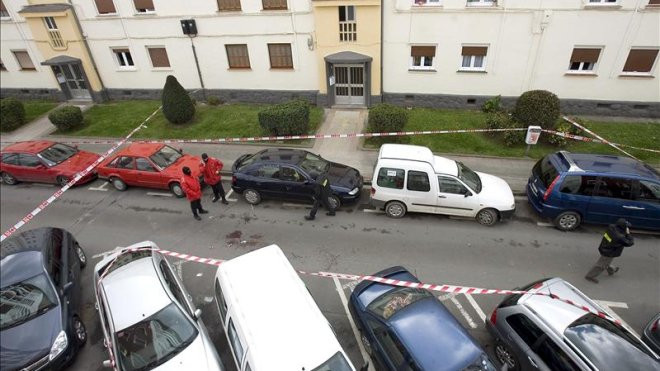 Lugar del asesinato de Isaías Carrasco. / EFE