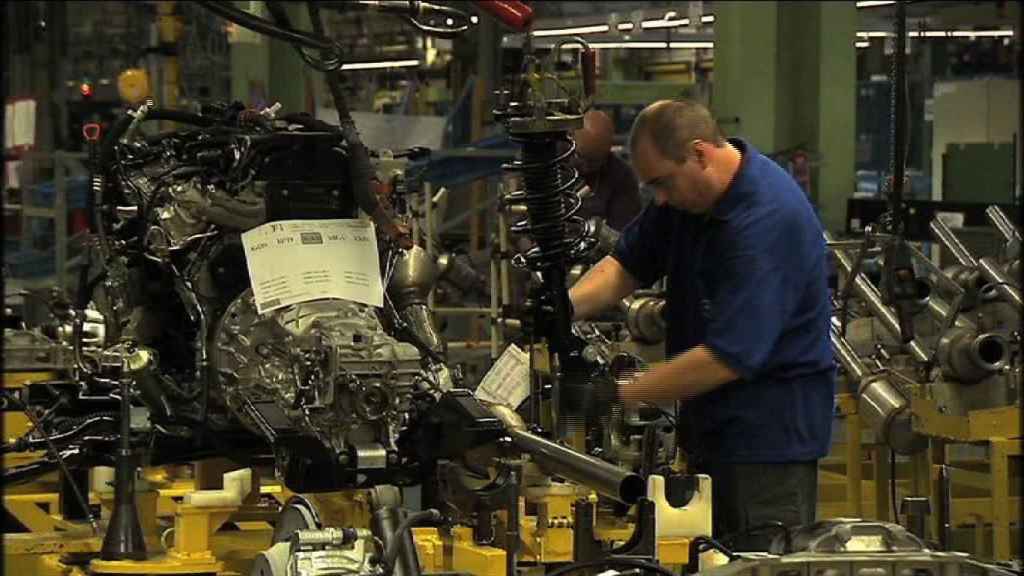 Trabajador en una industria vasca. / EP