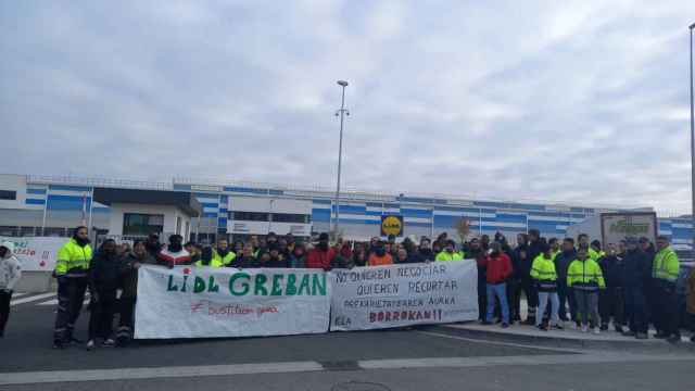 Plantilla de la plataforma logstica de Lidl en Nanclares, durante las jornadas de huelga / Lidl Borrokan