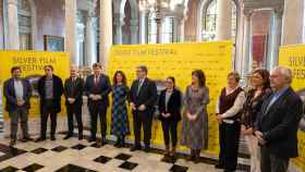 Autoridades, organizadores y artistas vascos en la presentacin del festival.