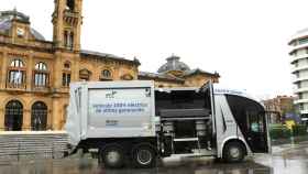 Camin elctrico de Irizar para recogida de basura en San Sebastin. / Ayuntamiento de San Sebastin