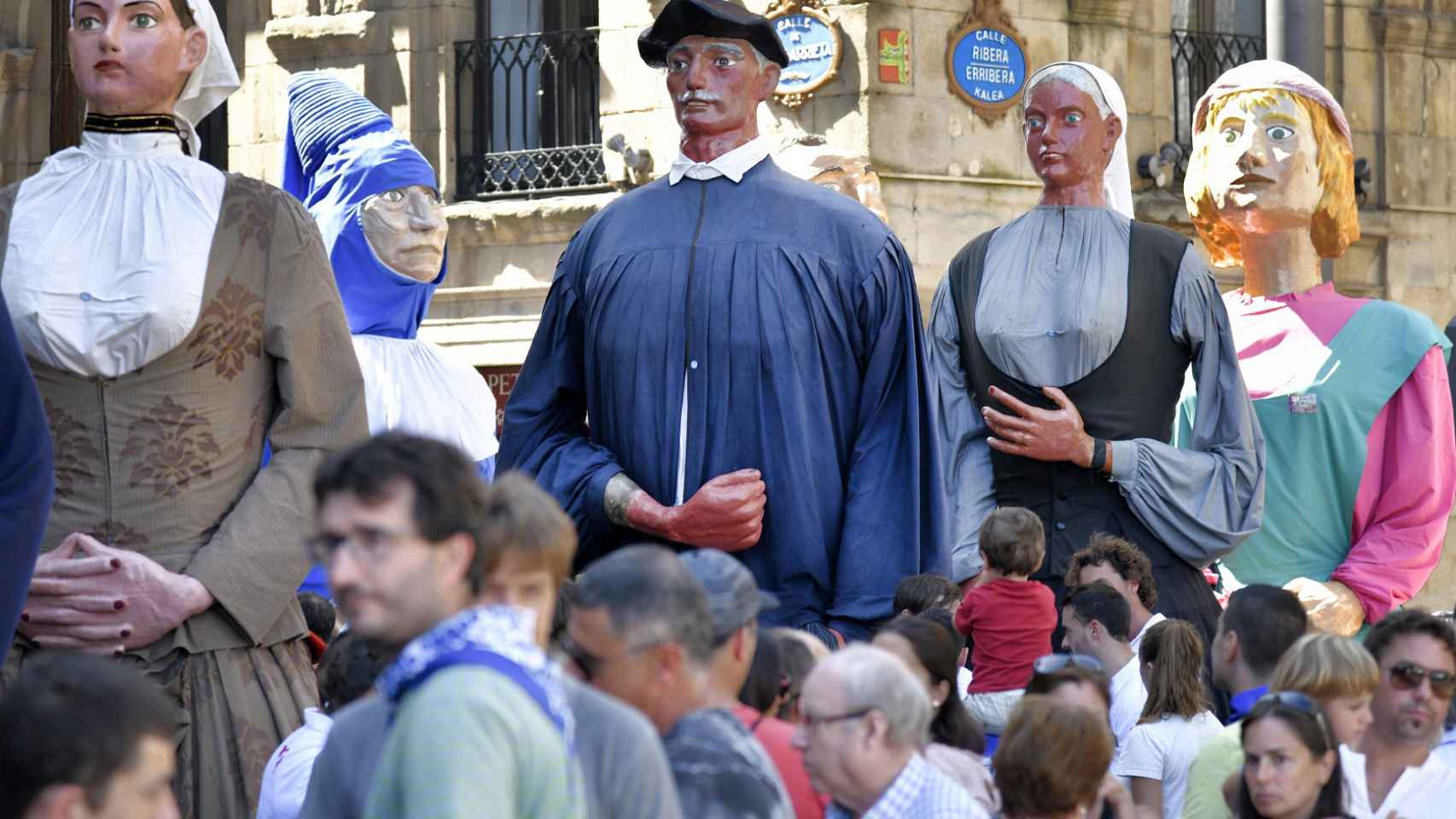 Gigantes y cabezudos durante Aste Nagusia de Bilbao. / Ayuntamiento de Bilbao