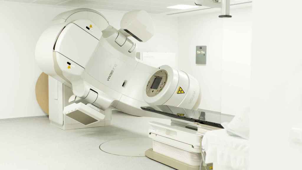 Quirnsalud Torrevieja adquiere un nuevo acelerador lineal para el tratamiento de todo tipo de cnceres con radioterapia. / QUIRNSALUD