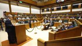 El lehendakari, Iigo Urkullu, habla en el Parlamento vasco.