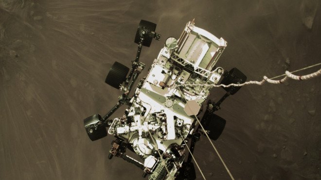 El rover Perseverance, momentos de antes de tocar tierra en Marte / NASA