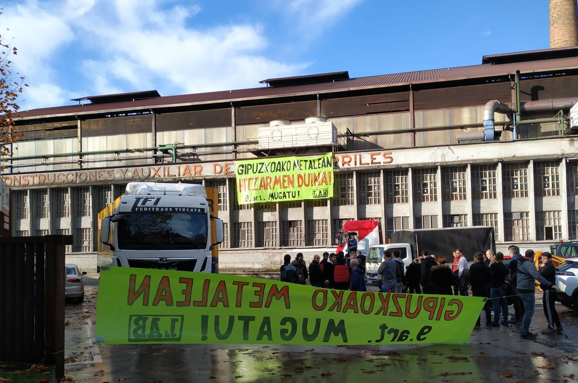 LAB reclama delante de CAF en Beasain un convenio digno para el metal de Gipuzkoa. / EP