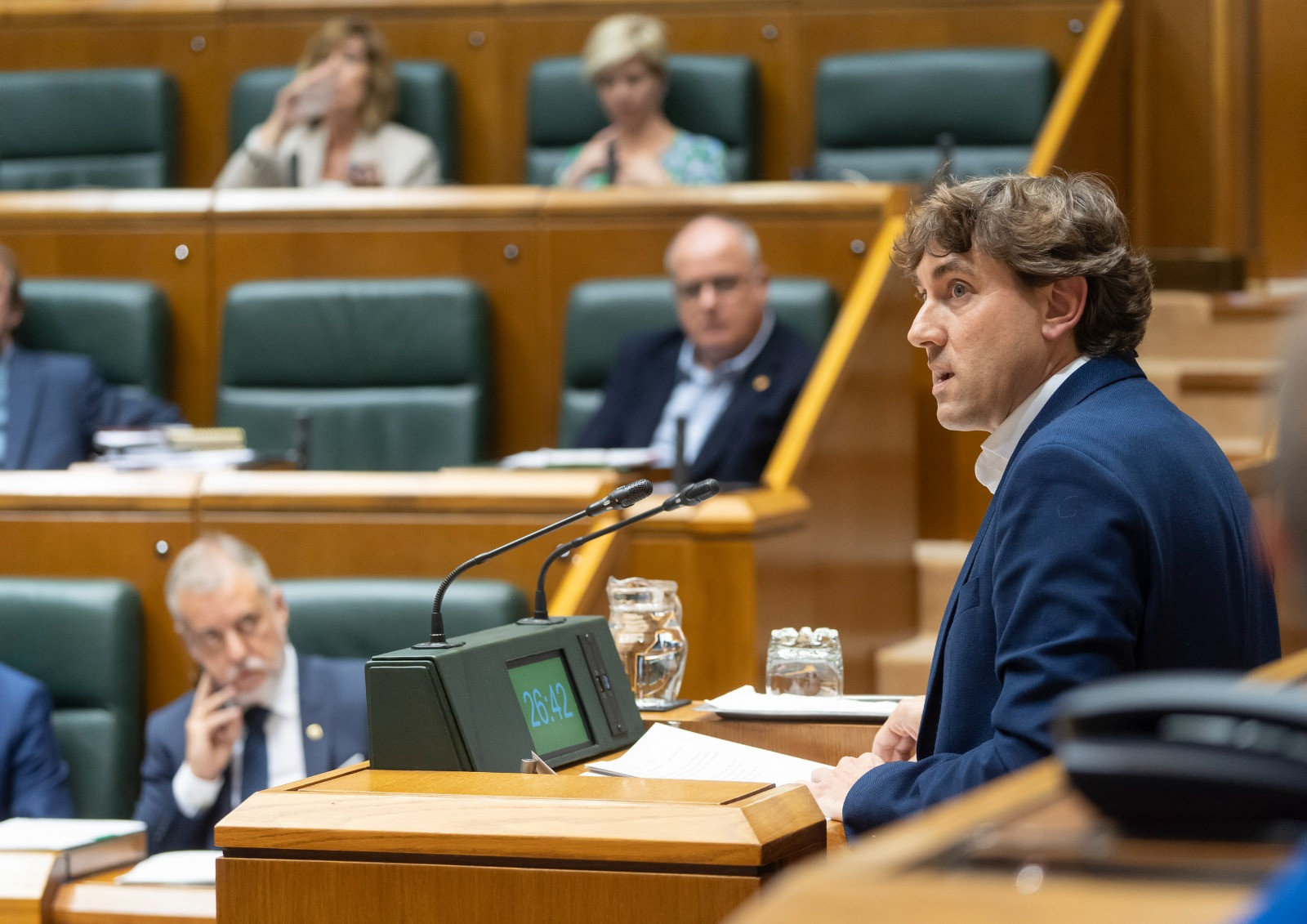 Eneko Andueza en una intervención en el Parlamento vasco. / PSE