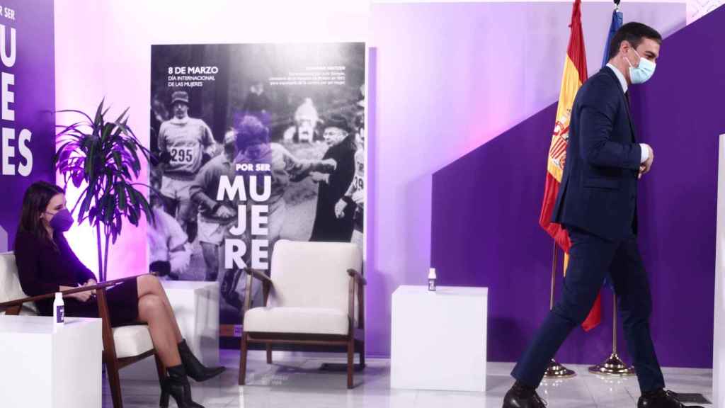 El presidente del Gobierno, Pedro Snchez, junto a la ministra Irene Montero en el acto institucional por el Da Internacional de la Mujer. EDUARDO PARRA