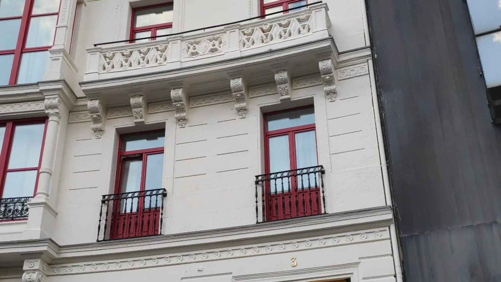 Entrada hotel Latroupe La Granja.