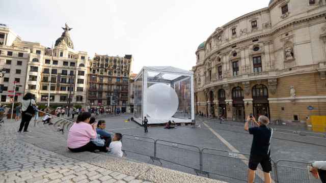 As luce 'Kolapso' en la plaza del Arriaga / BBK Fundazioa