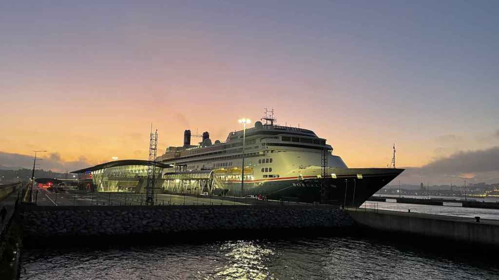 Crucero Borealis en su llegada al Puerto de Bilbao. / EP