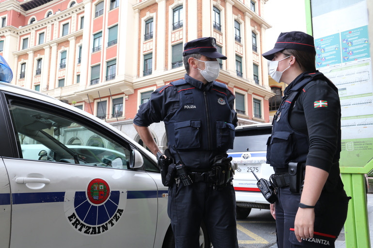 Agentes de la Ertzaintza. / IREKIA