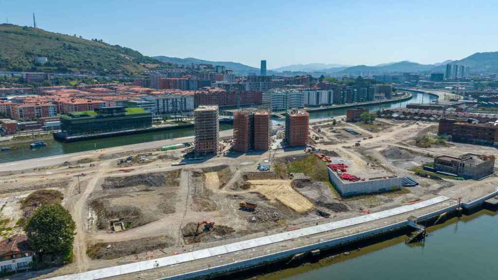 Viviendas en construccin de Jaureguizar en la Punta Norte de la isla de Zorrozaurre, en Bilbao / Jaureguizar