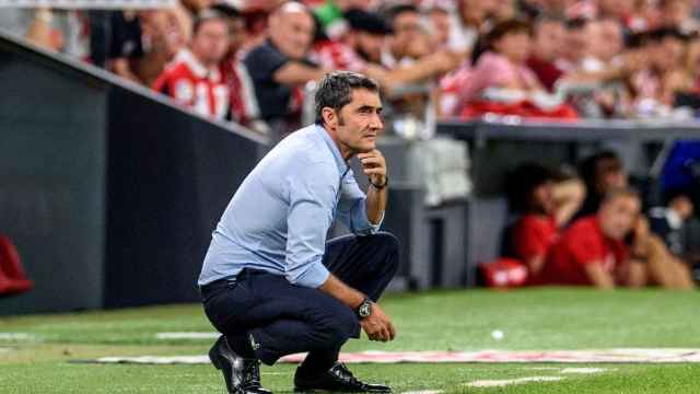Ernesto Valverde durante su etapa de entrenador en el Athletic. / EFE