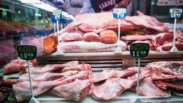 Productos crnicos en un mercado. / EFE