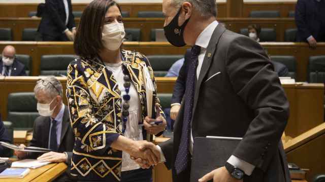 Beatriz Artolazabal e Iigo Urkullu en el Parlamento vasco. / Irekia
