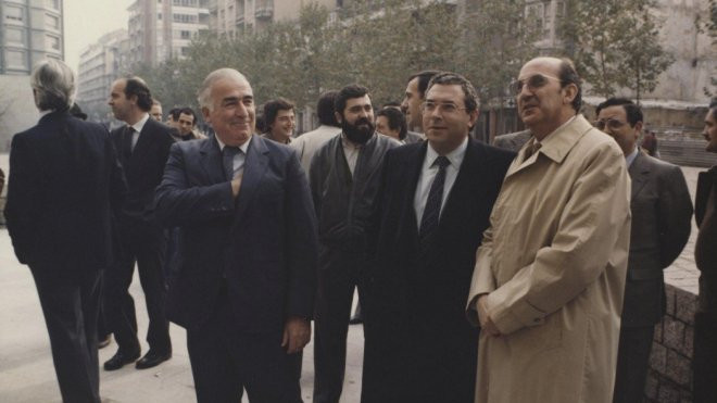 Jesús Muzás, presidente de la Caja de Vitoria, en el centro, junto al alcalde de Vitoria, José Ángel Cuerda. / Muzás