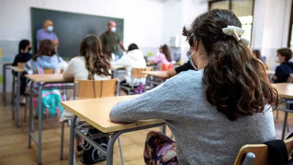 Alumnos en el aula de un colegio. / EFE