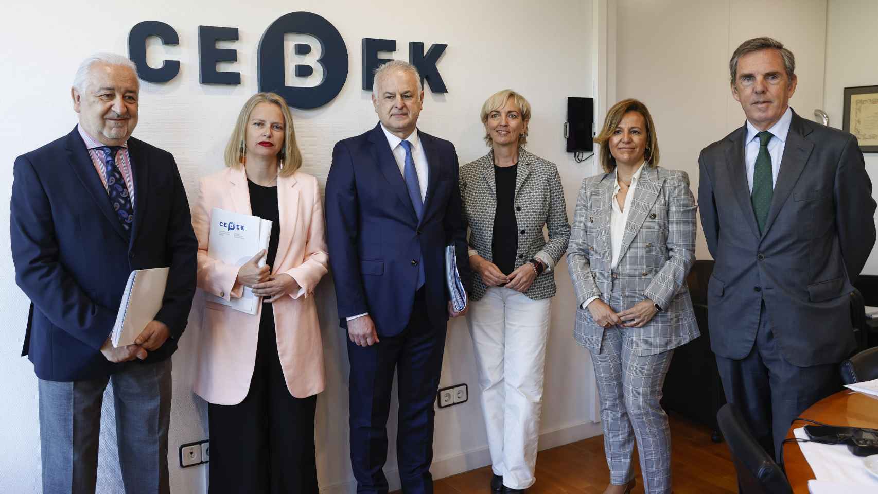 El equipo directivo de CEBEK, durante la presentacin de su asamblea de 2022 / Miguel Toa (EFE)