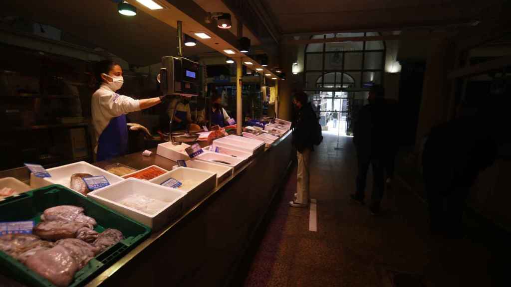 Puesto de pescado en un mercado de abastos / EFE